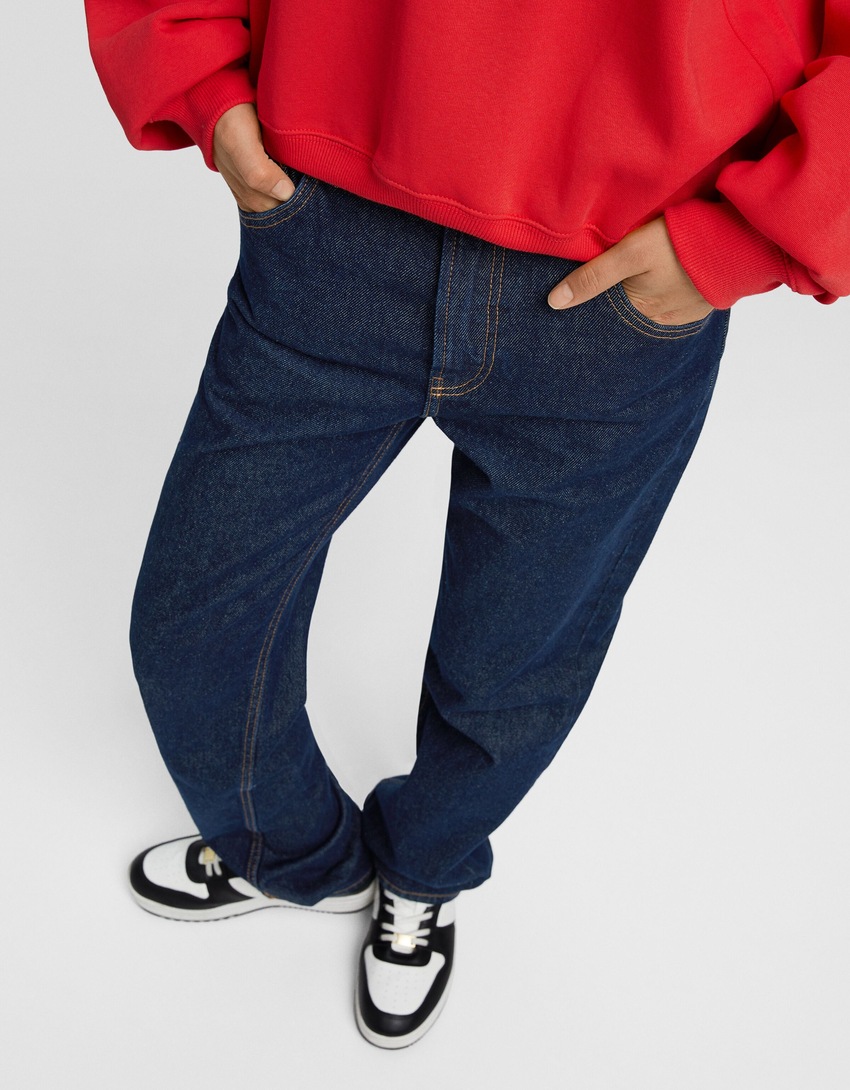 calça jeans de corte reto