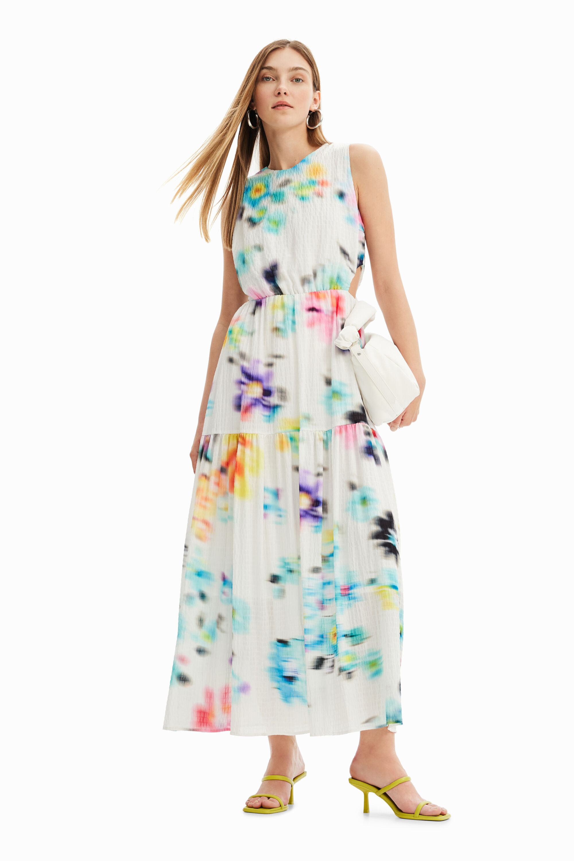 Robe longue découpes floue