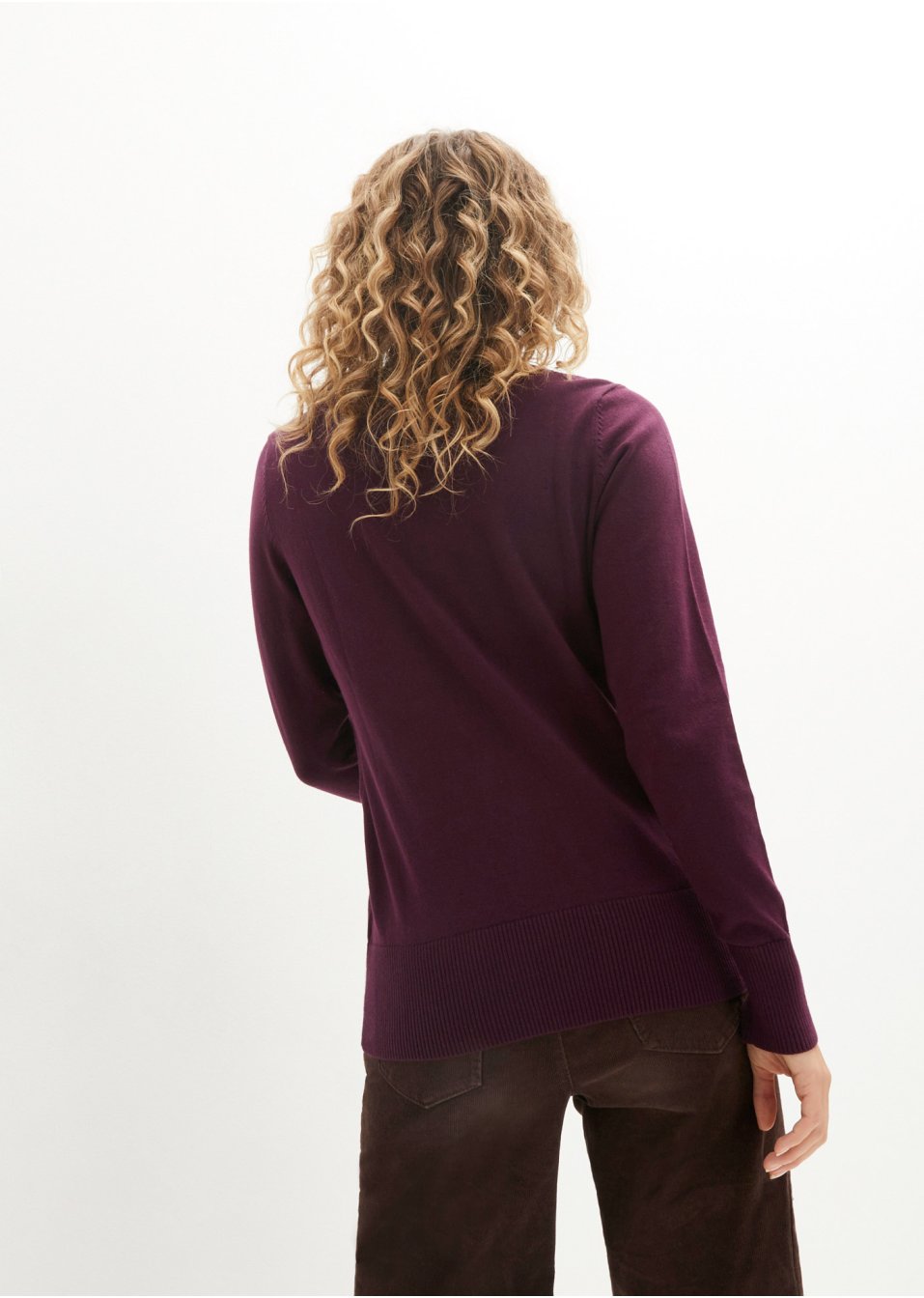 Pull basique en fine maille à col montant