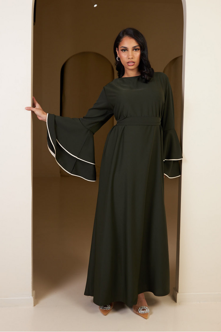 Robe kaki ceinturée à manches à volants
