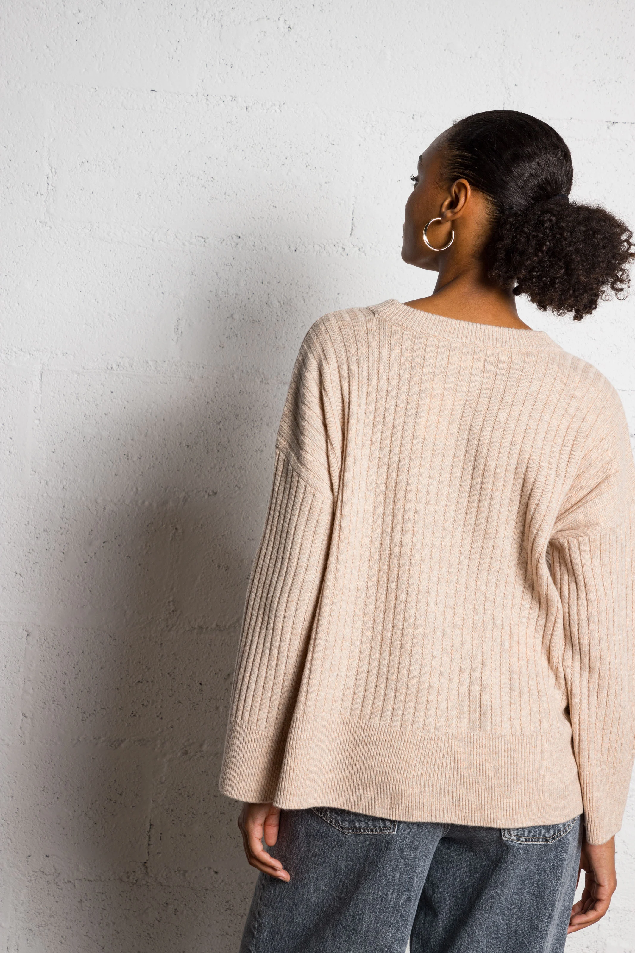 ARISTOU - Pull col rond droit en laine | Beige