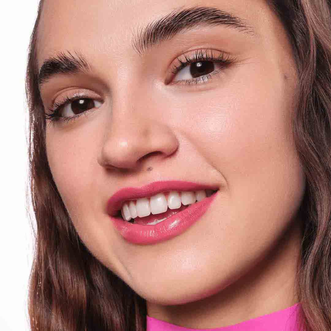 ESSENCE  Batom Luminous Shine