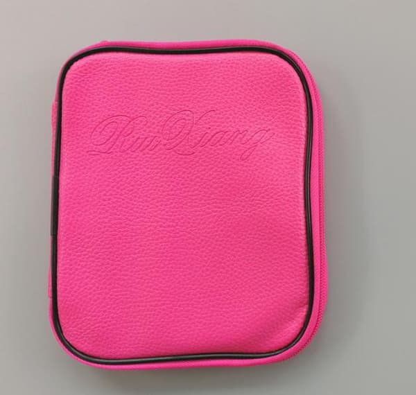 N032 - Sett med 16 stk. ergonomiske heklenåler med etui