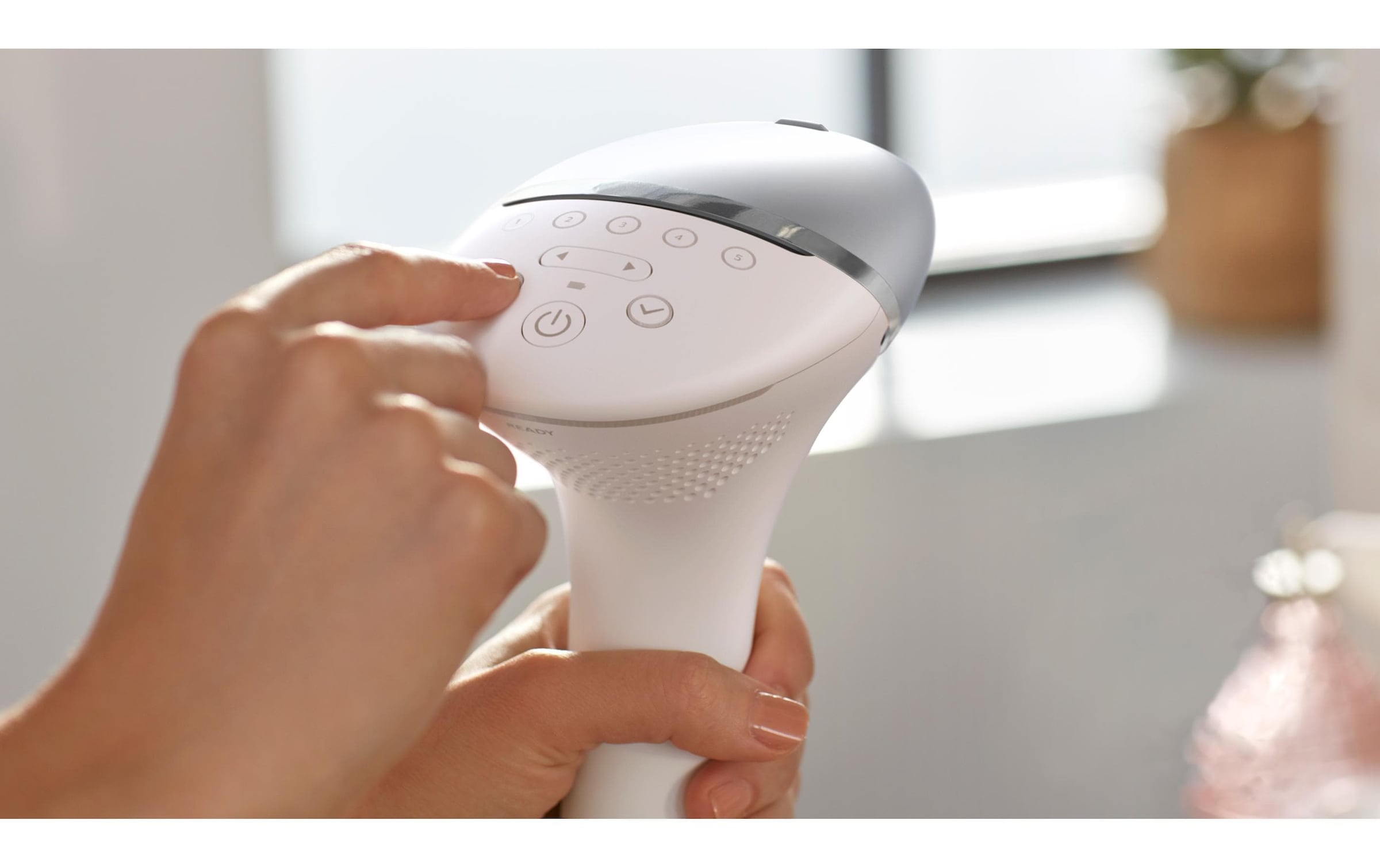 Philips IPL-Haarentferner »Lumea IPL 8000-Serie BRI940/00« 450000 Lichtimpulse 2 Aufsätze (Körper, Gesicht)