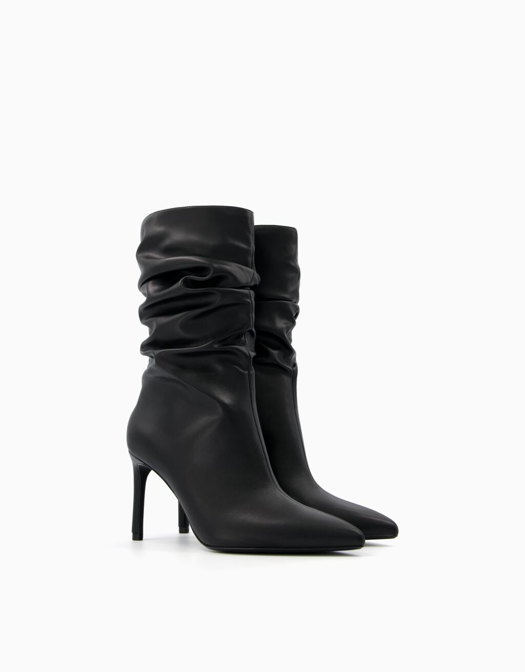 Botas de cano curto com salto folgado