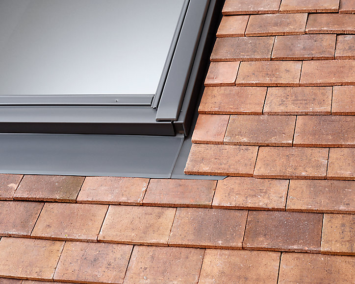 Raccord fenêtre de toit simple sur tuiles plates Velux EDP CK04 gris