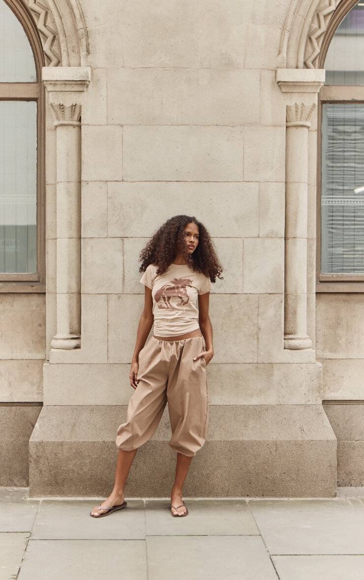 Rose T-shirt Ajusté En Coton Sable Avec Motif Cheval