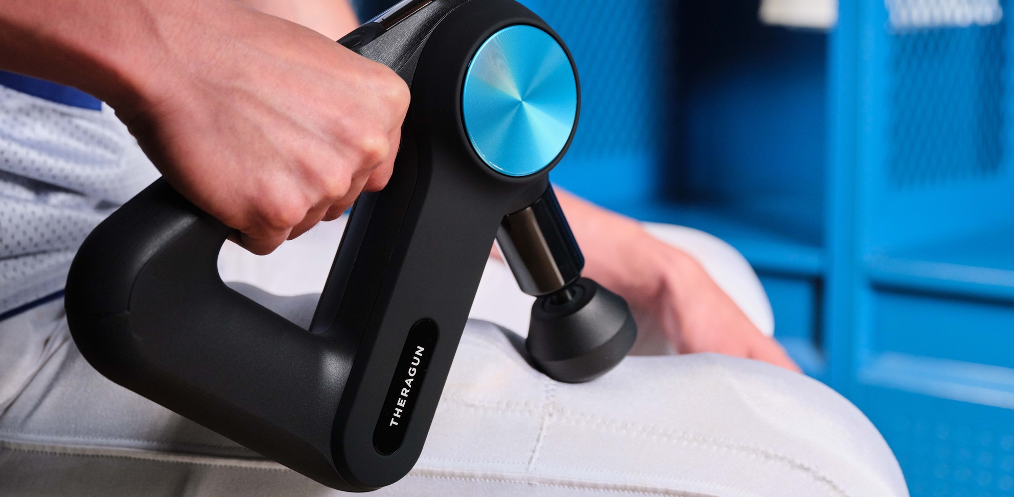 Theragun Pro Massagepistole Elektronische Muskelmassagepistole mit 6 Aufsätzen / Display / App Funktion (G4-PRO-PKG-EUUK) - Schwarz