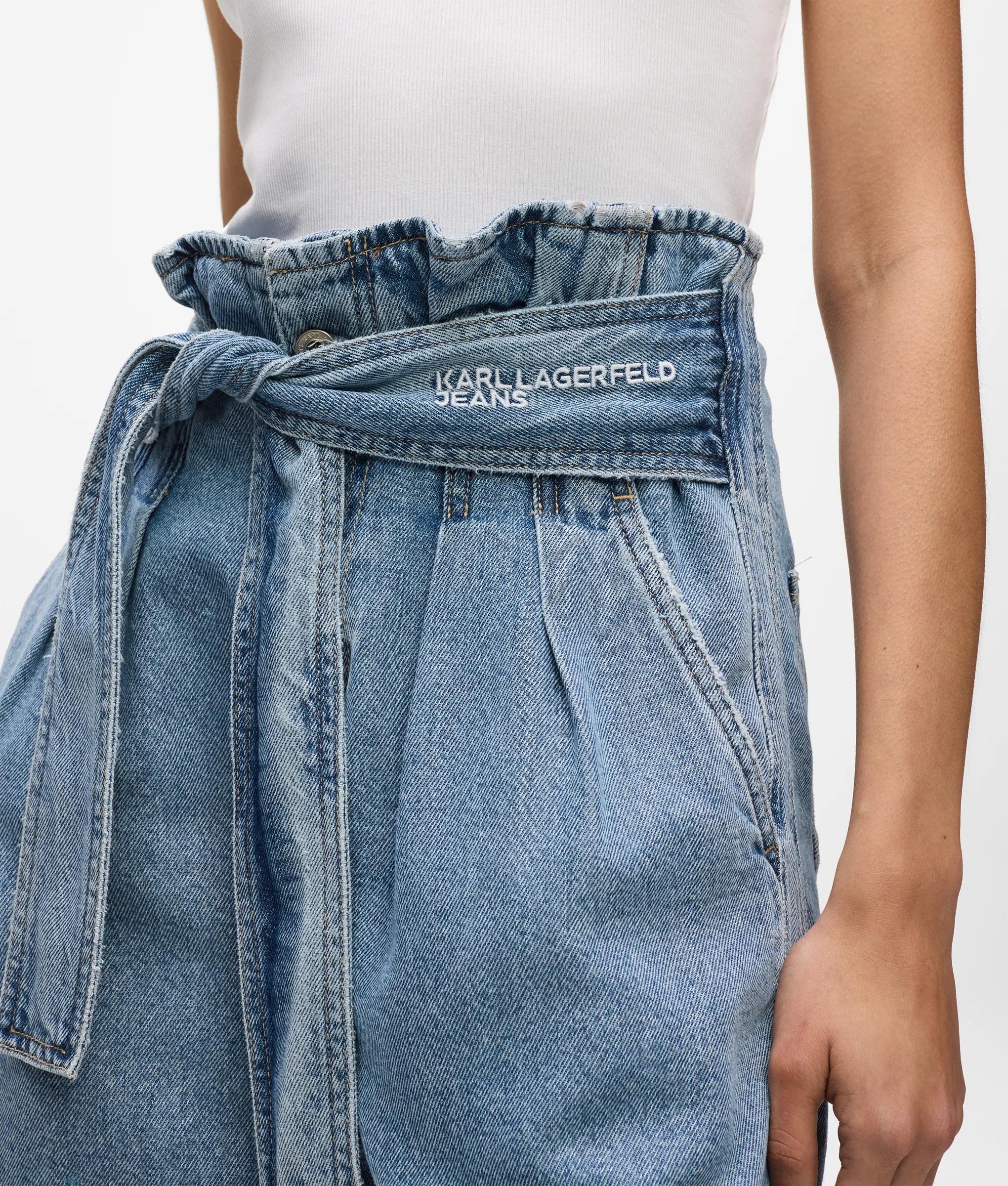 Hoog uitgesneden denim met riem korte broek