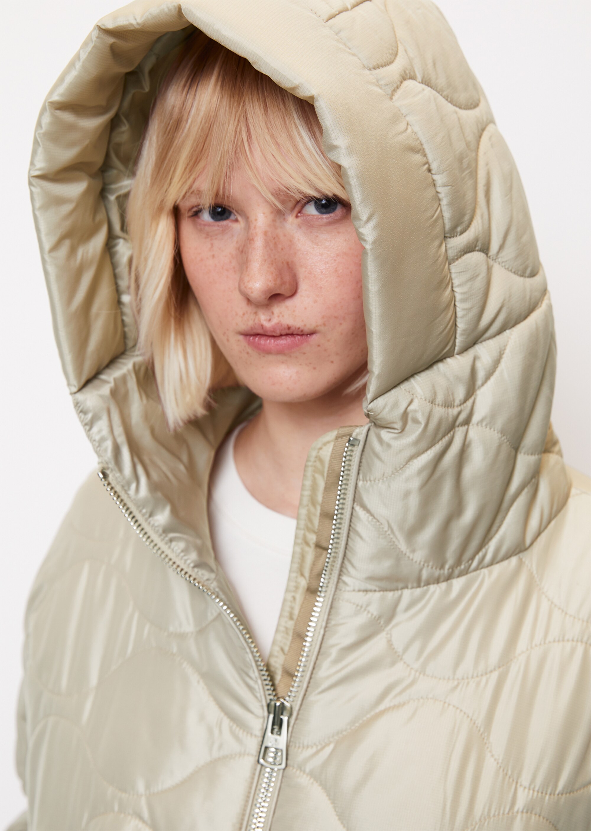 Kapuzen-Steppjacke im Cape-Stil relaxed aus recycelter Ripstop-Qualität