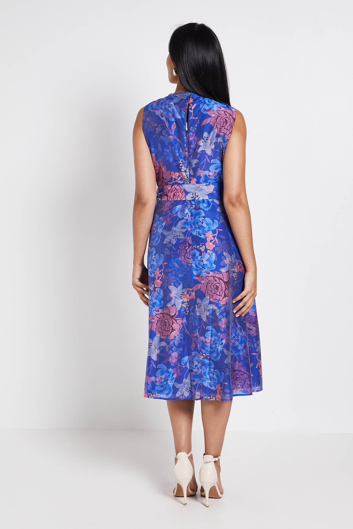 Wallis Robe Midi Petite À Ceinture Avec Détails Plissés Floraux