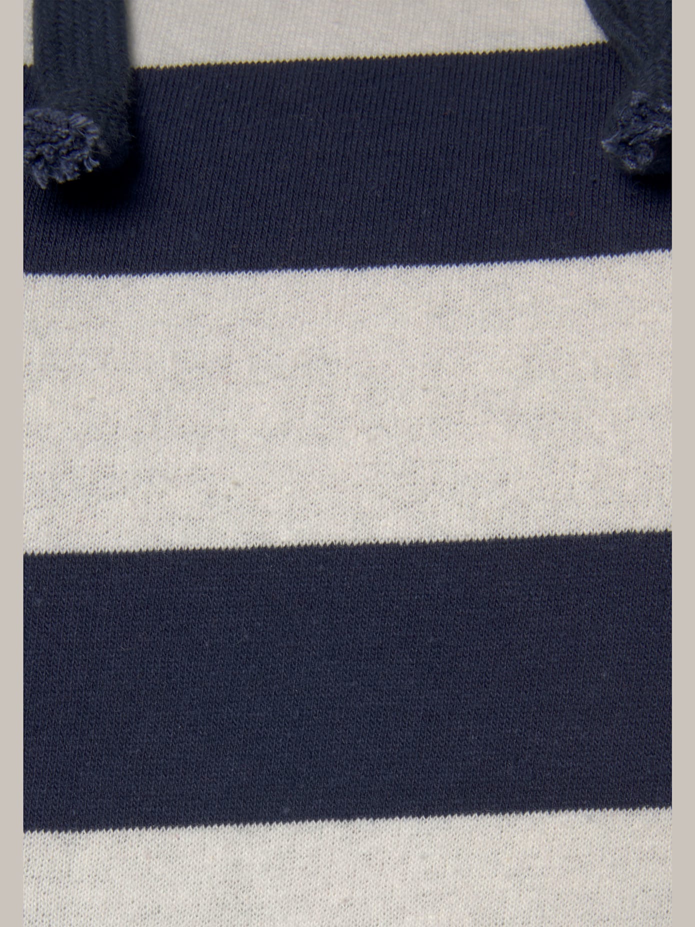 Sweatshirt à capuche à la largeur confortable