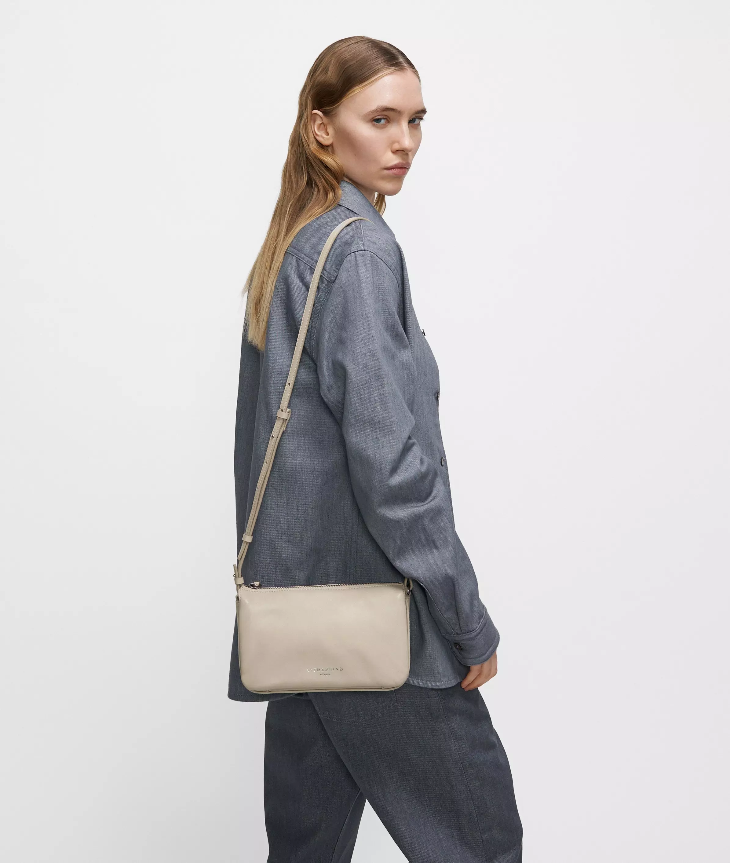 Crossbody Handy crossbody bag made from soft sheepskin