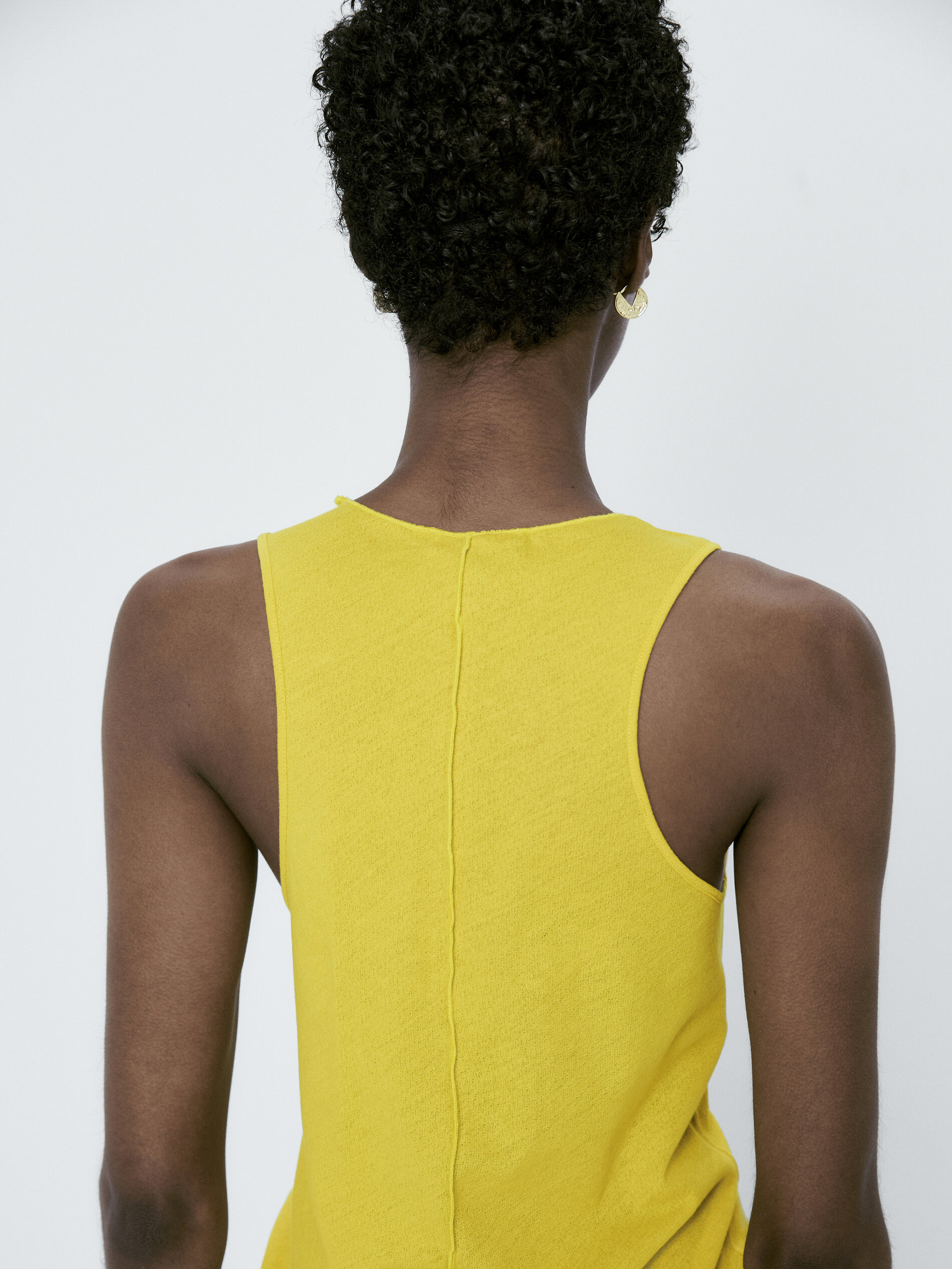 Blusa crepe sem mangas com detalhe canelado central - LIMA