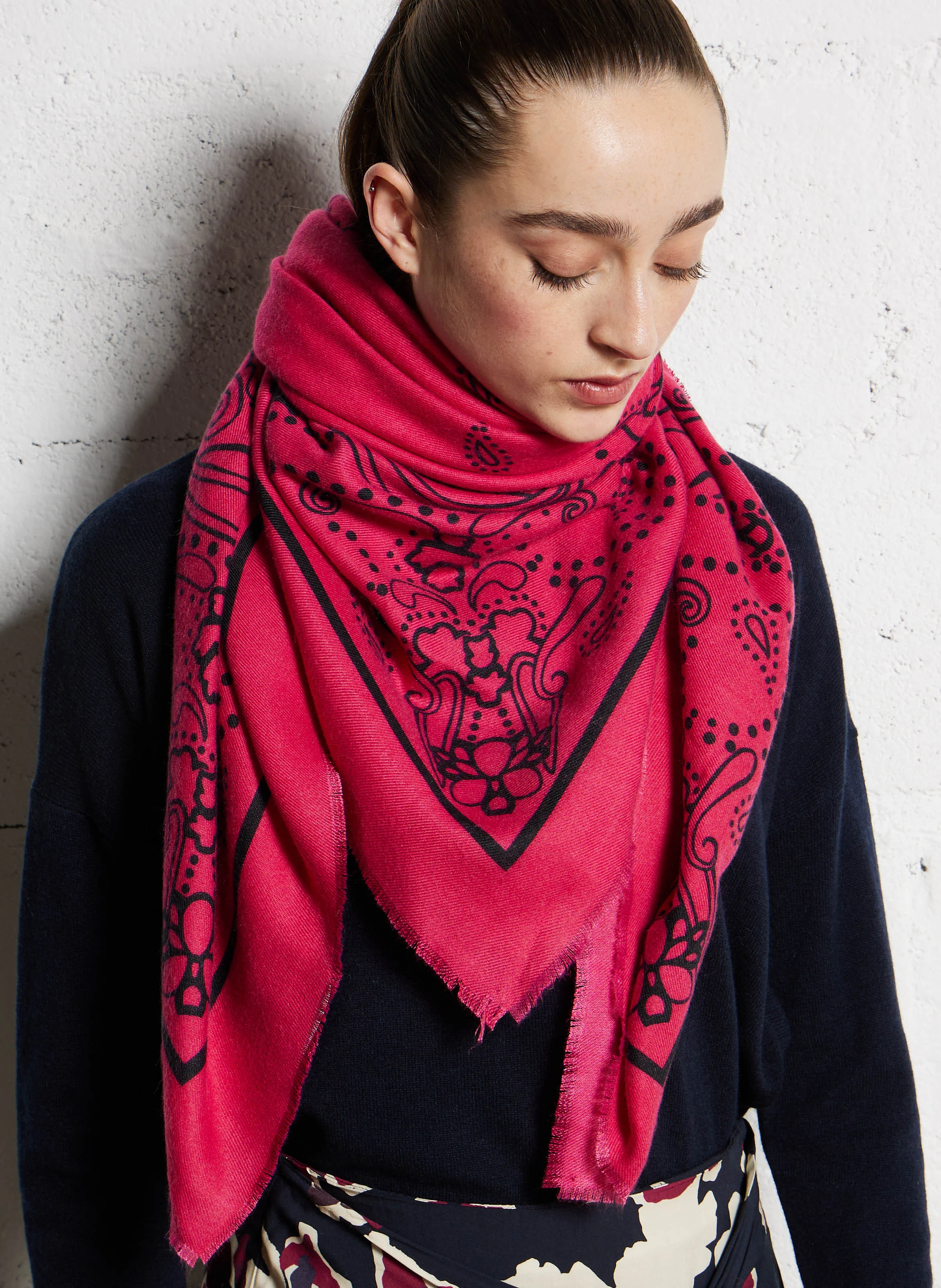 NIRA - Echarpe imprimée en fibres recyclées | Rouge