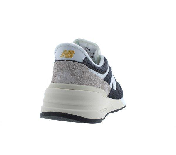 New Balance 977R Trainers