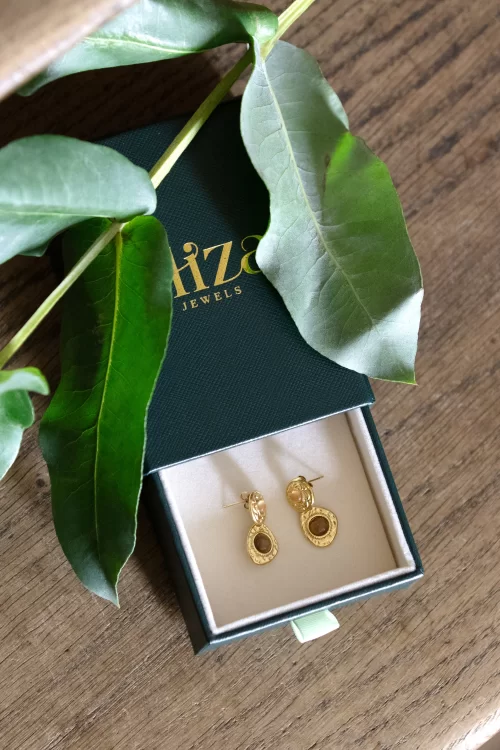 Aliza Sophia oorbellen in goud en amber