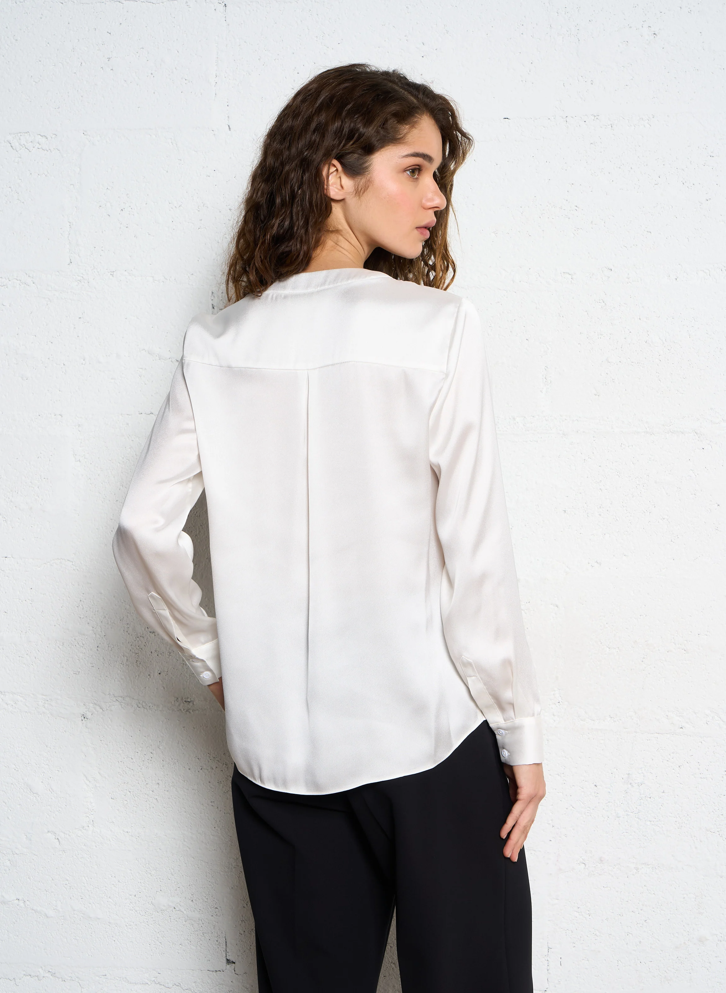 MARIE - Blouse droite col tunisien satinée | Blanc