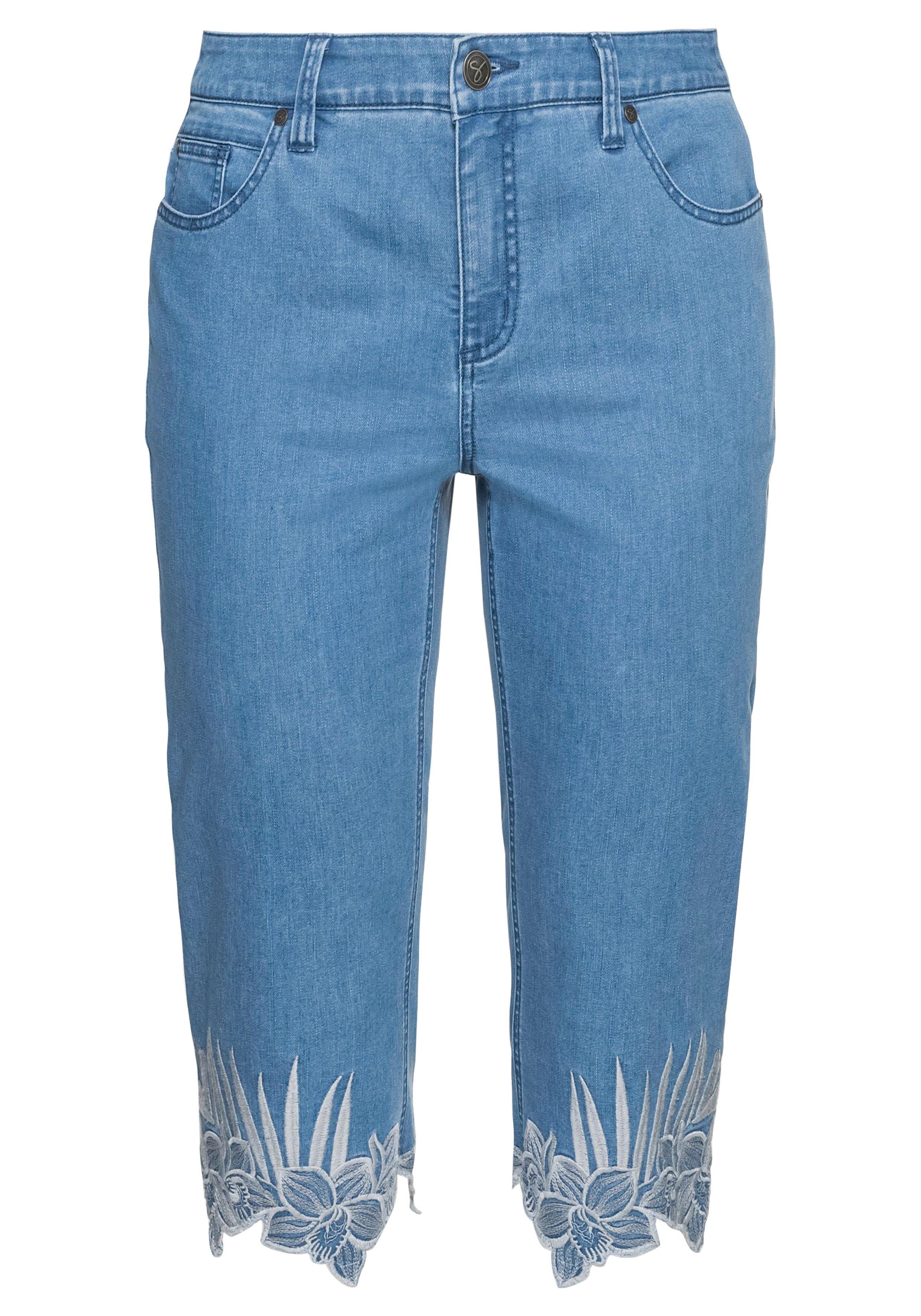 3/4-Jeans mit Stickerei und Spitze am Saum