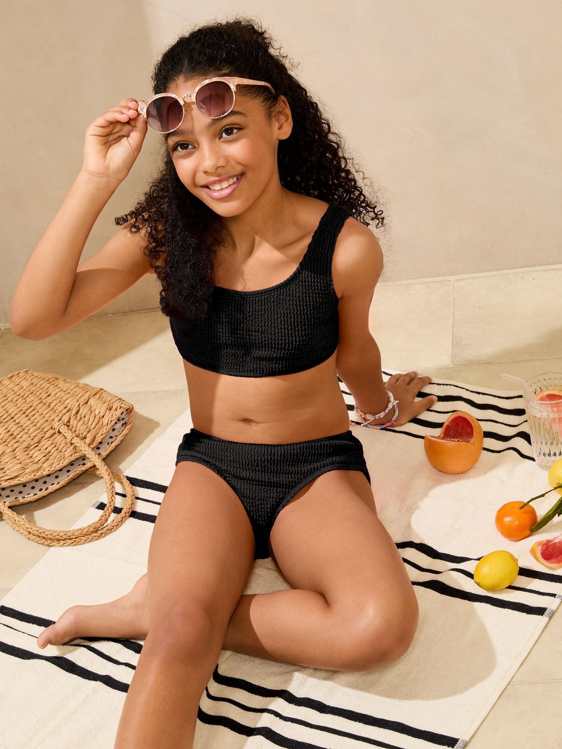 Zwart - Lipsy bikini met diepe ronde hals, textuur (5-16 jr)
