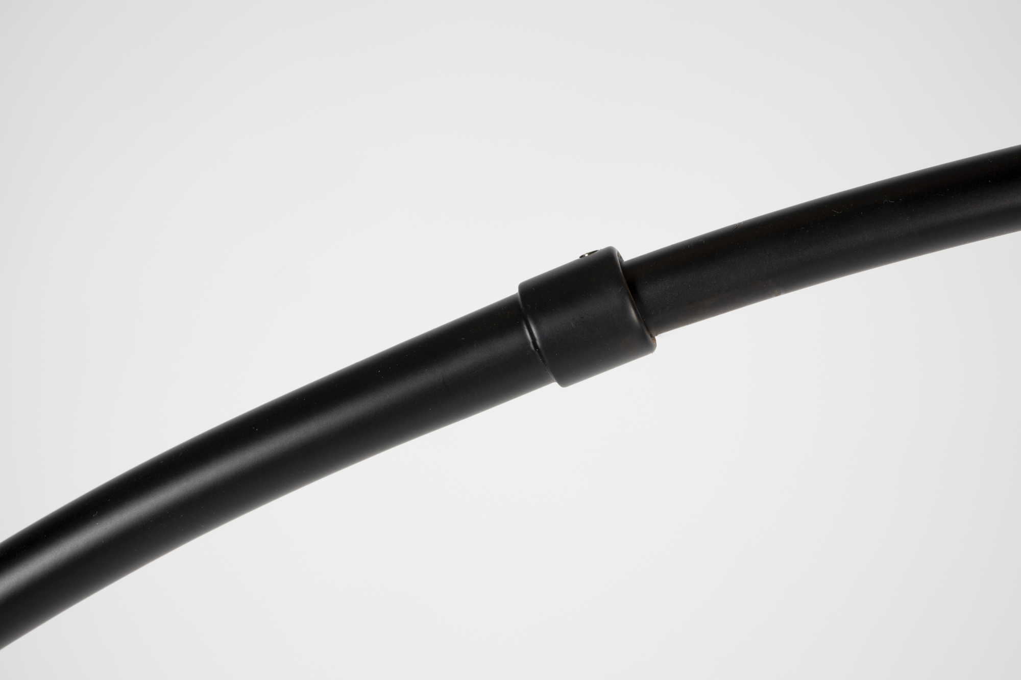 Metal Bow Vloerlamp zwart