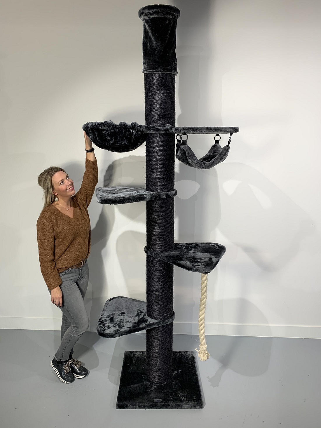 Arranhador para Gatos Maine Coon Tower Crown, Preto