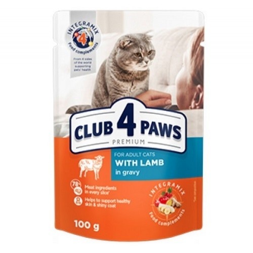Ração úmida para gatos Clubs 4 Paws, sabor cordeiro ao molho.
