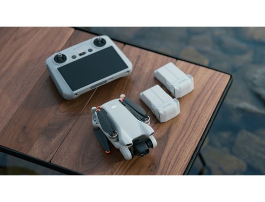 DJI INNOVATION - Drone Mini 3 Fly More Combo (DJI RC)