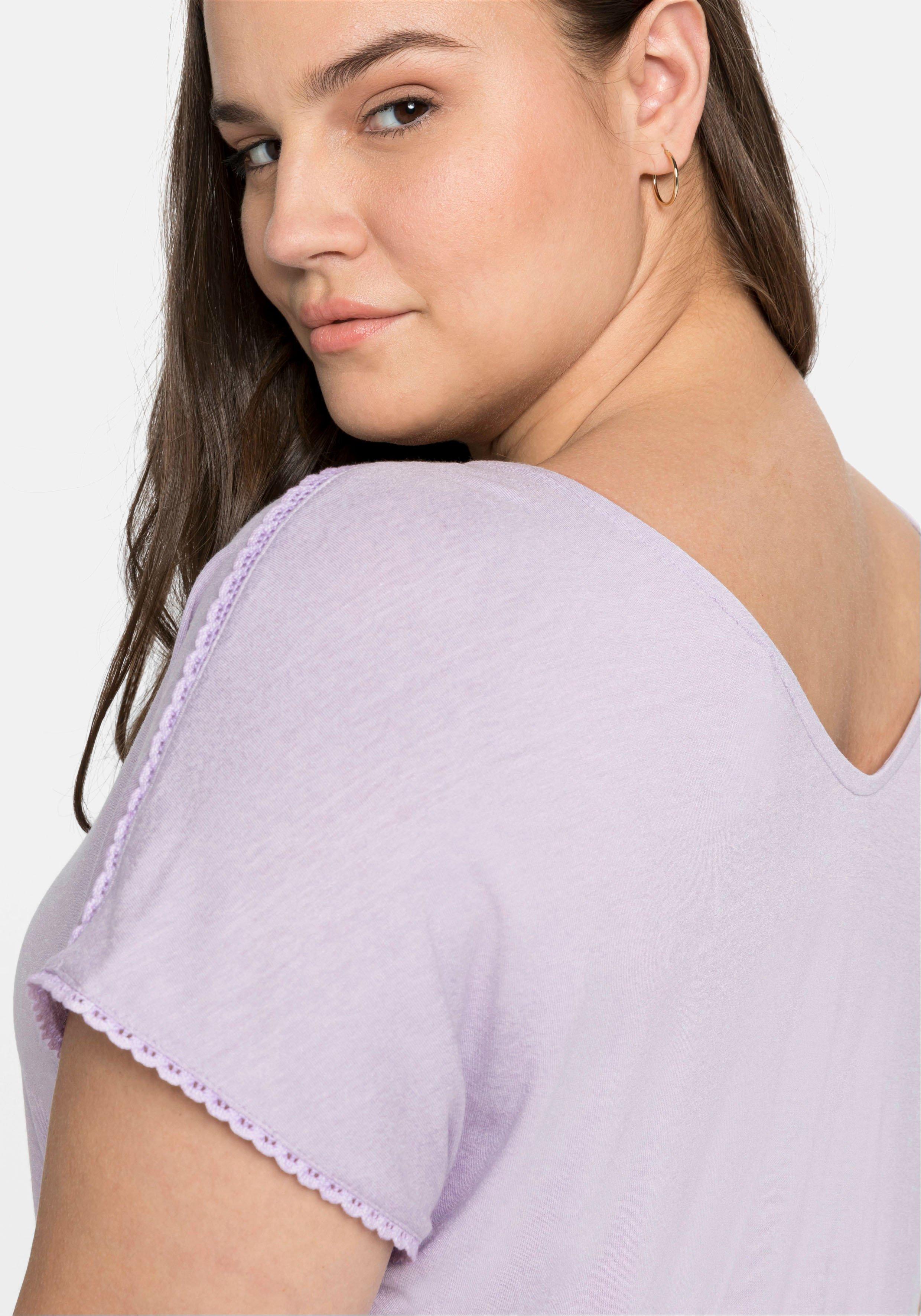 T-Shirt mit Spitze an Ärmeln und Schulternaht