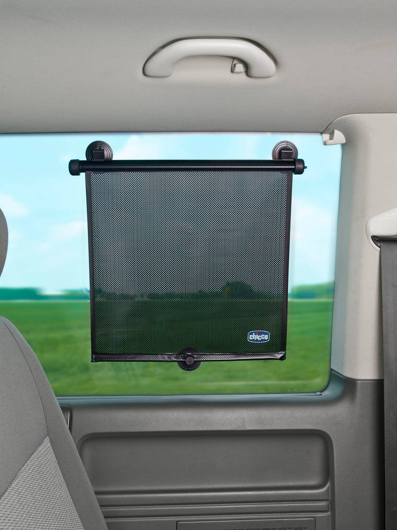 Lote com 2 cortinas de enrolar pretas lisas de tamanho médio da marca CHICCO para viagem.