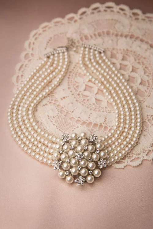 Lovely Audrey crème parel choker ketting
