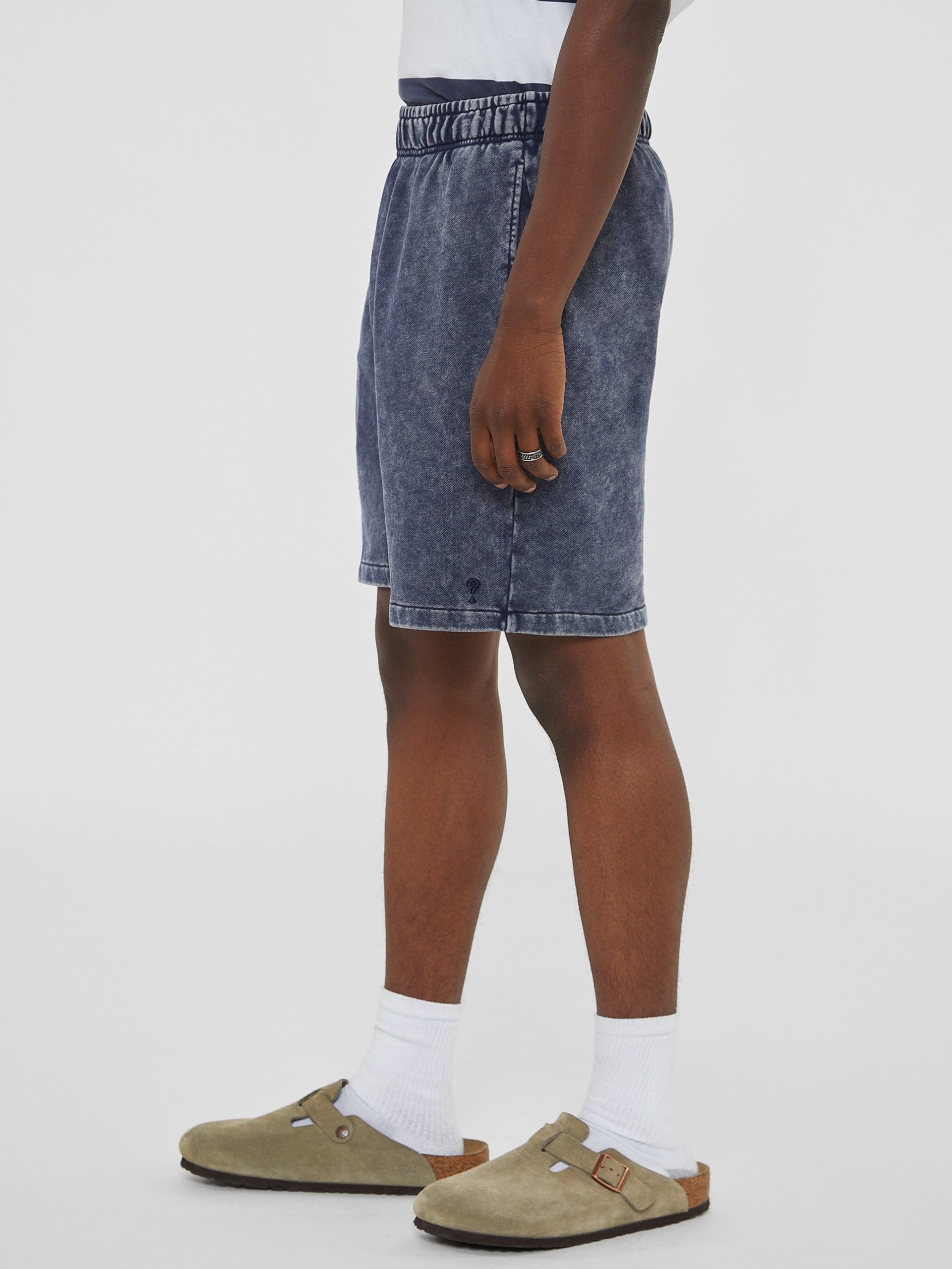 Shorts de moletom com lavagem ácida da GUESS Originals