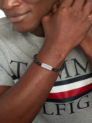 Pulseira de couro preto trançado e despojado