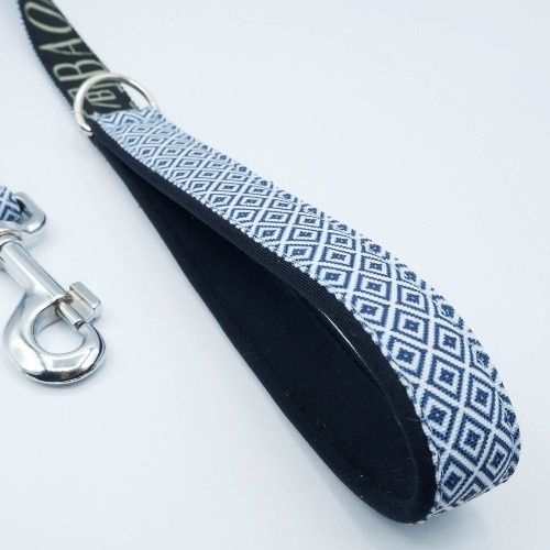 Coleira para cães Baona Zanzibar em nylon reciclado azul e branco, modelo Zanzibar.