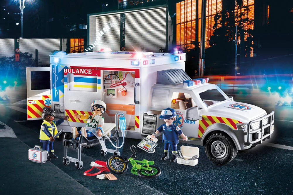 AMBULANCE AVEC SECOURISTES ET BLESSE - 70936