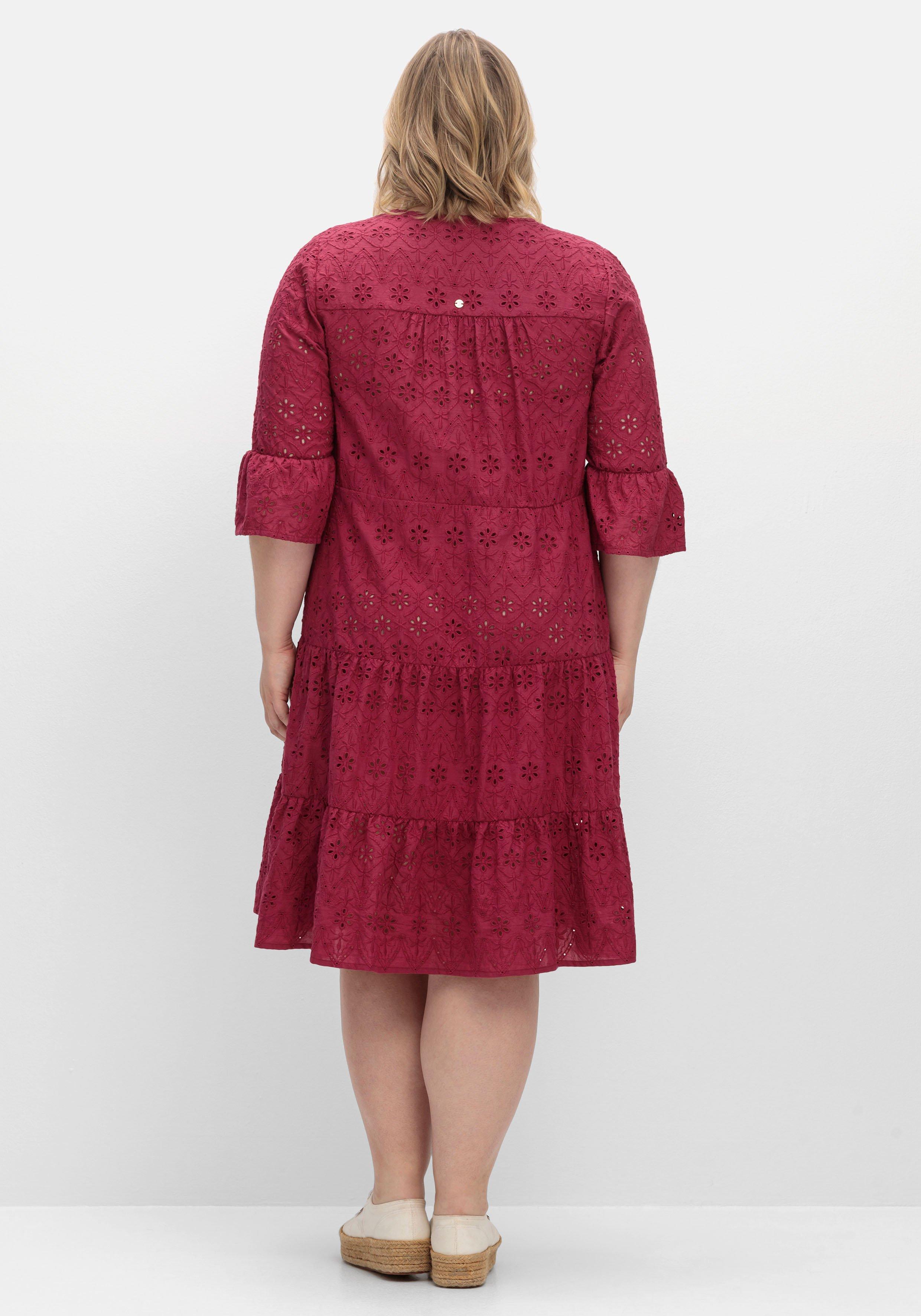 Lochstickerei-Kleid in Kaskadenform