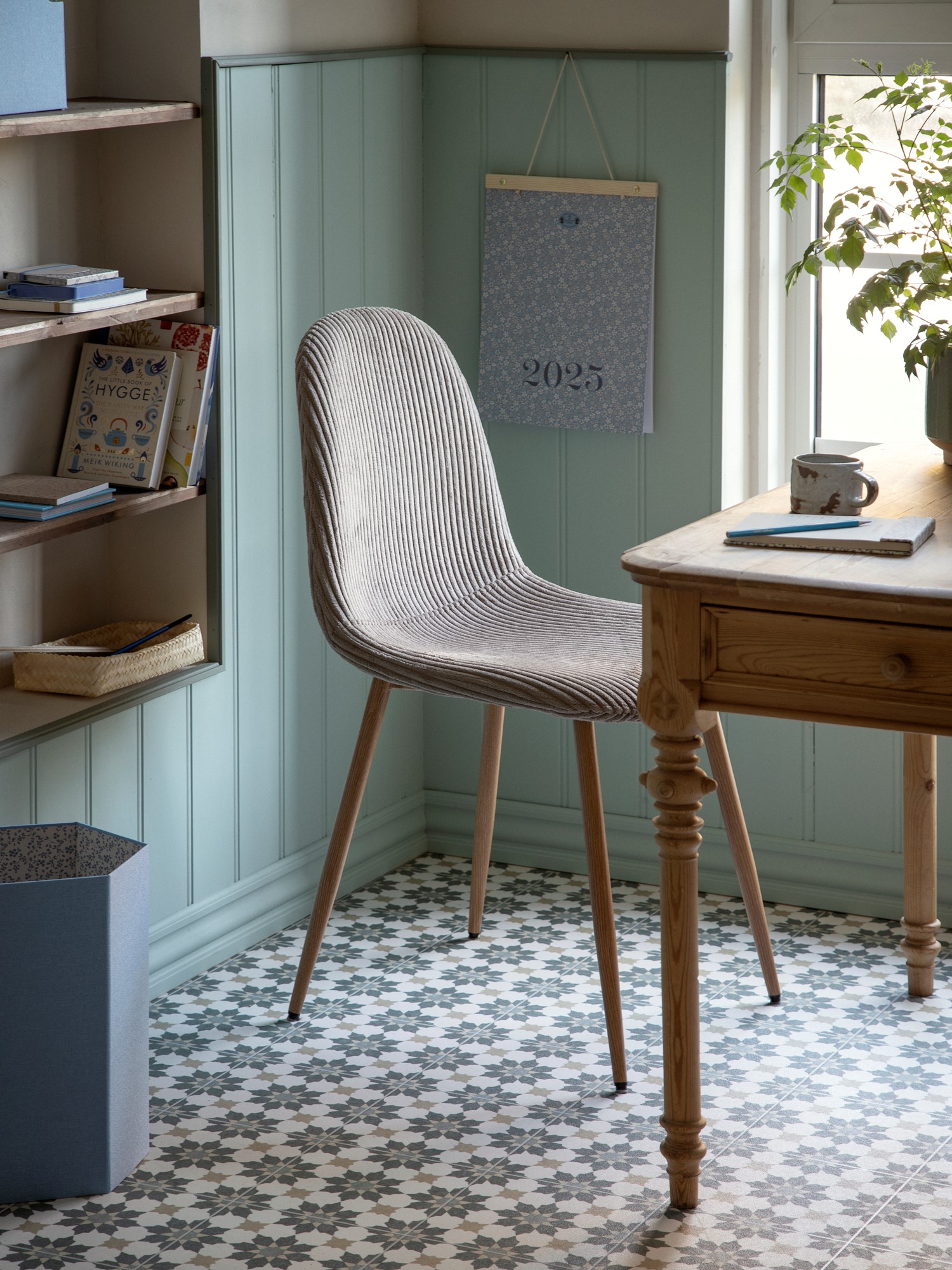 Fløjlsstol | 44,5 x 40,5 x 89 cm. | Light Brown
