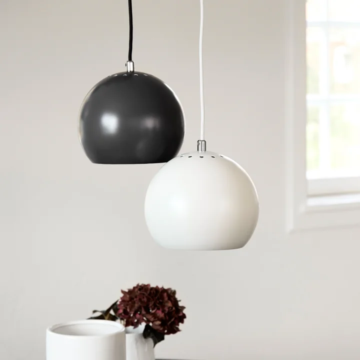 Frandsen - Ball Pendelleuchte Ø 18 cm, mint glossy