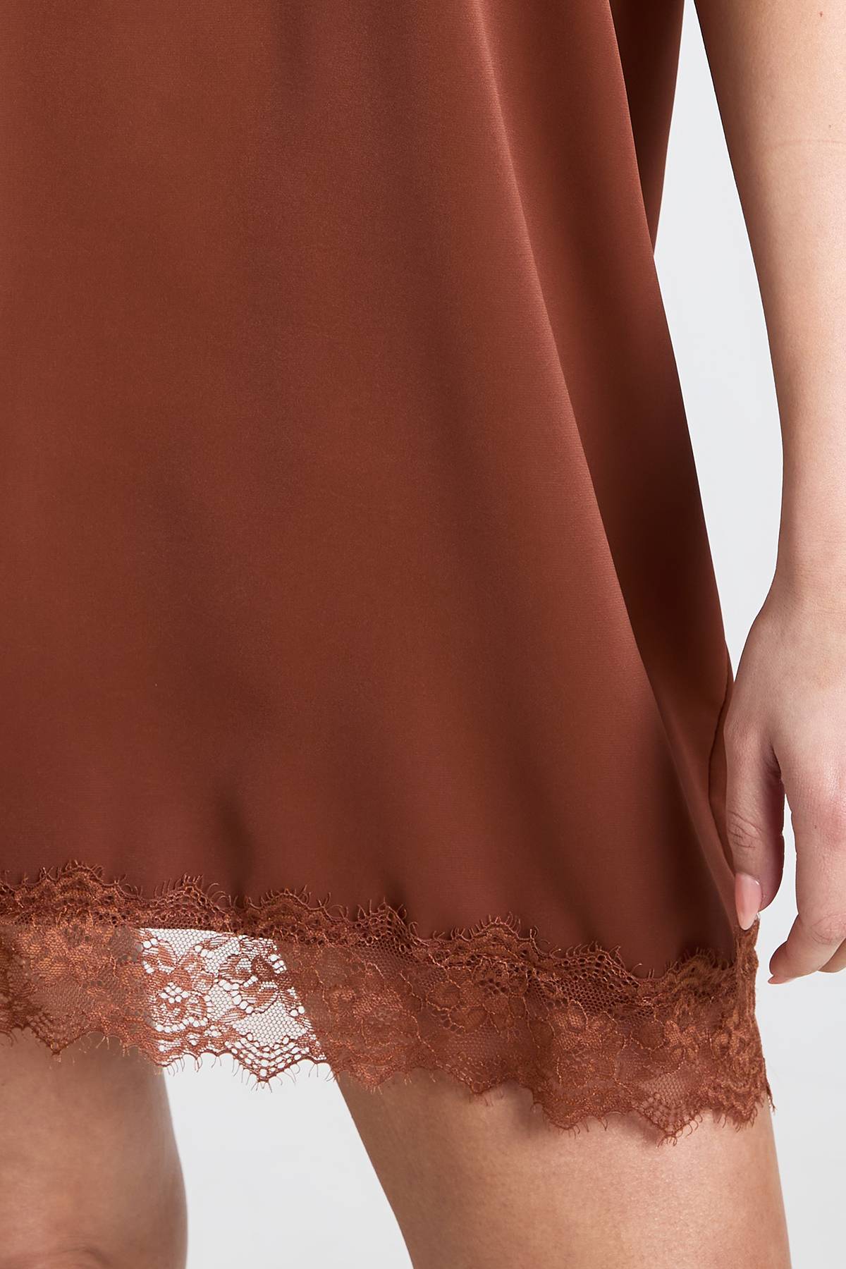 boohoo Robe T-shirt Ample Tissée Avec Ourlet En Dentelle