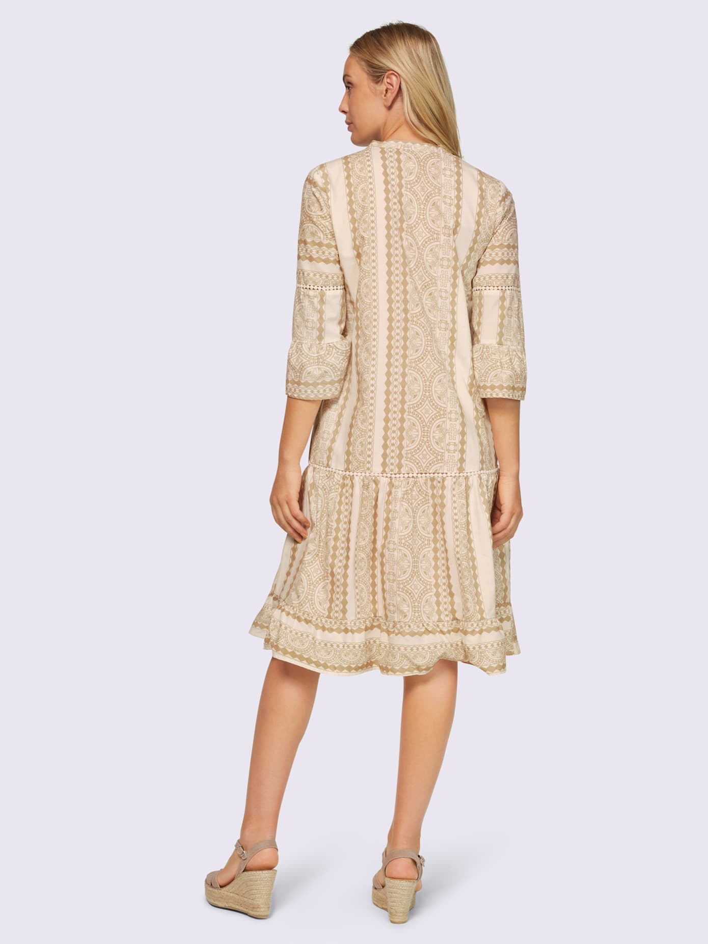 Robe imprimée superbe broderie florale