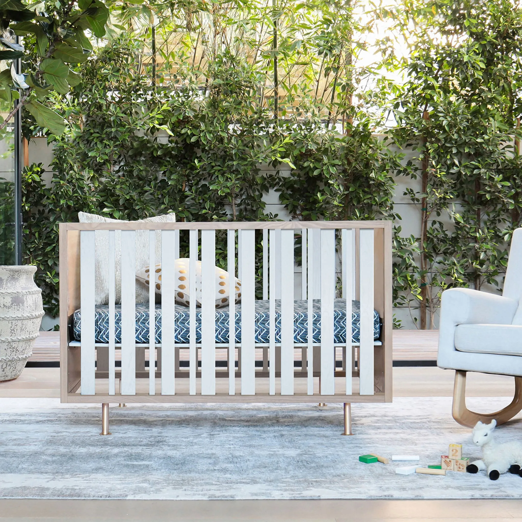 Nursery Works Couchette Novella avec kit de conversion - Frêne teinté  Ivoire