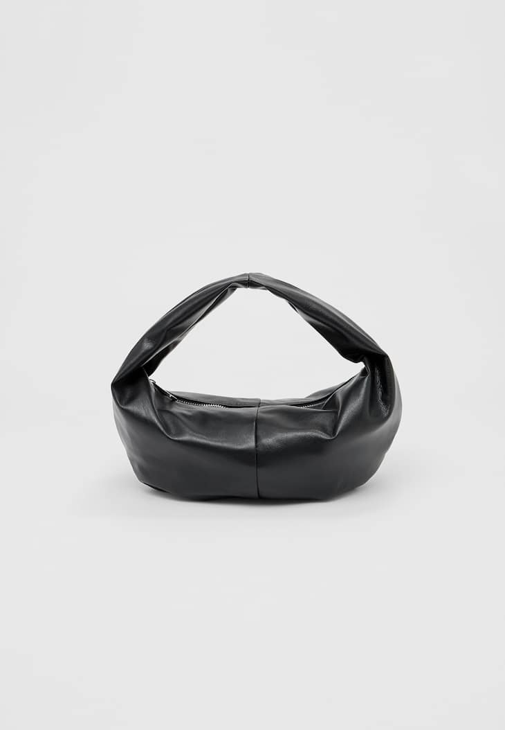Bolsa meia-lua em couro sintético