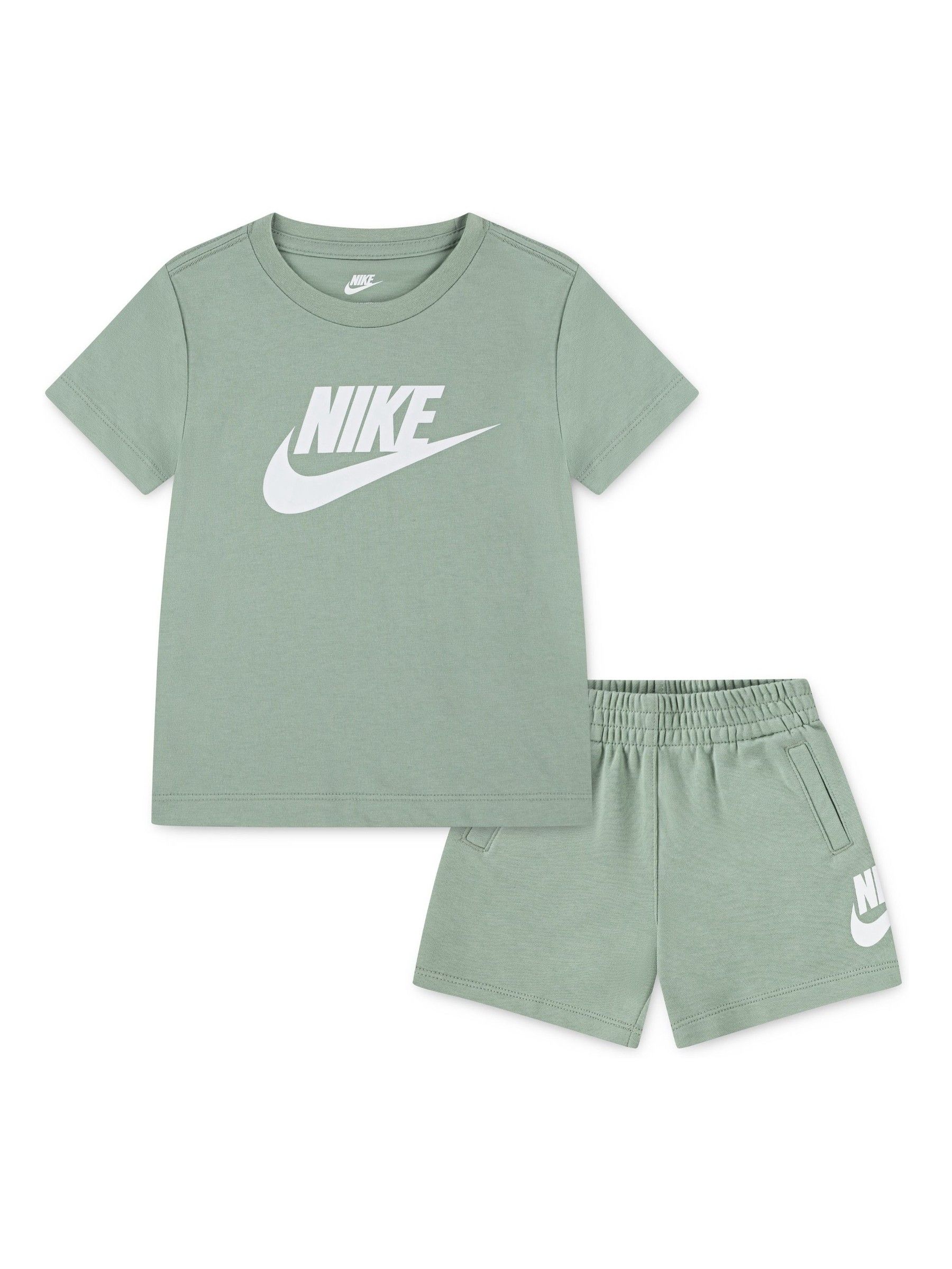 Groen - Nike Little Kids Club set van T-shirt en short