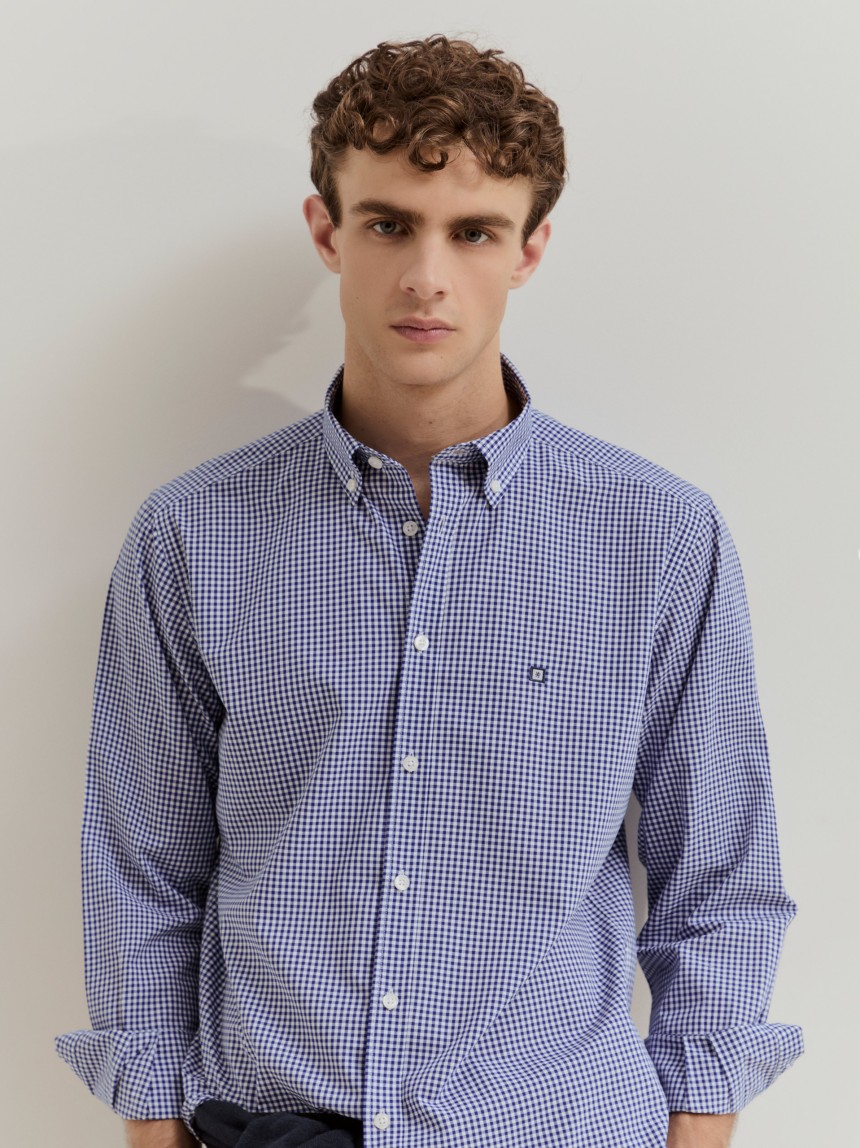 Camisa regular fit aos quadrados
