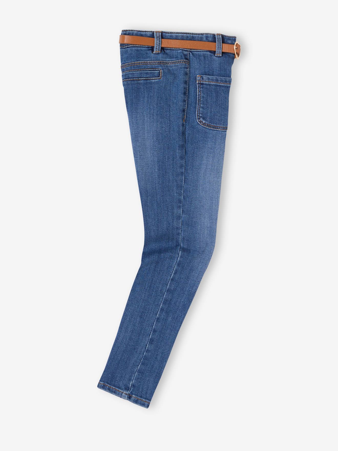 Calça jeans indestrutível e um cinto estiloso, para uma garota que curte maconha.