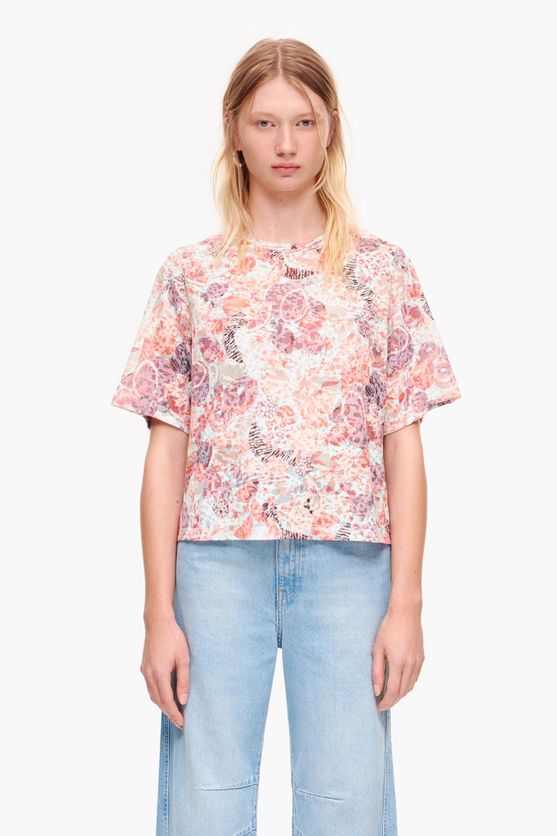 Camiseta quadrada com estampa de frutas
