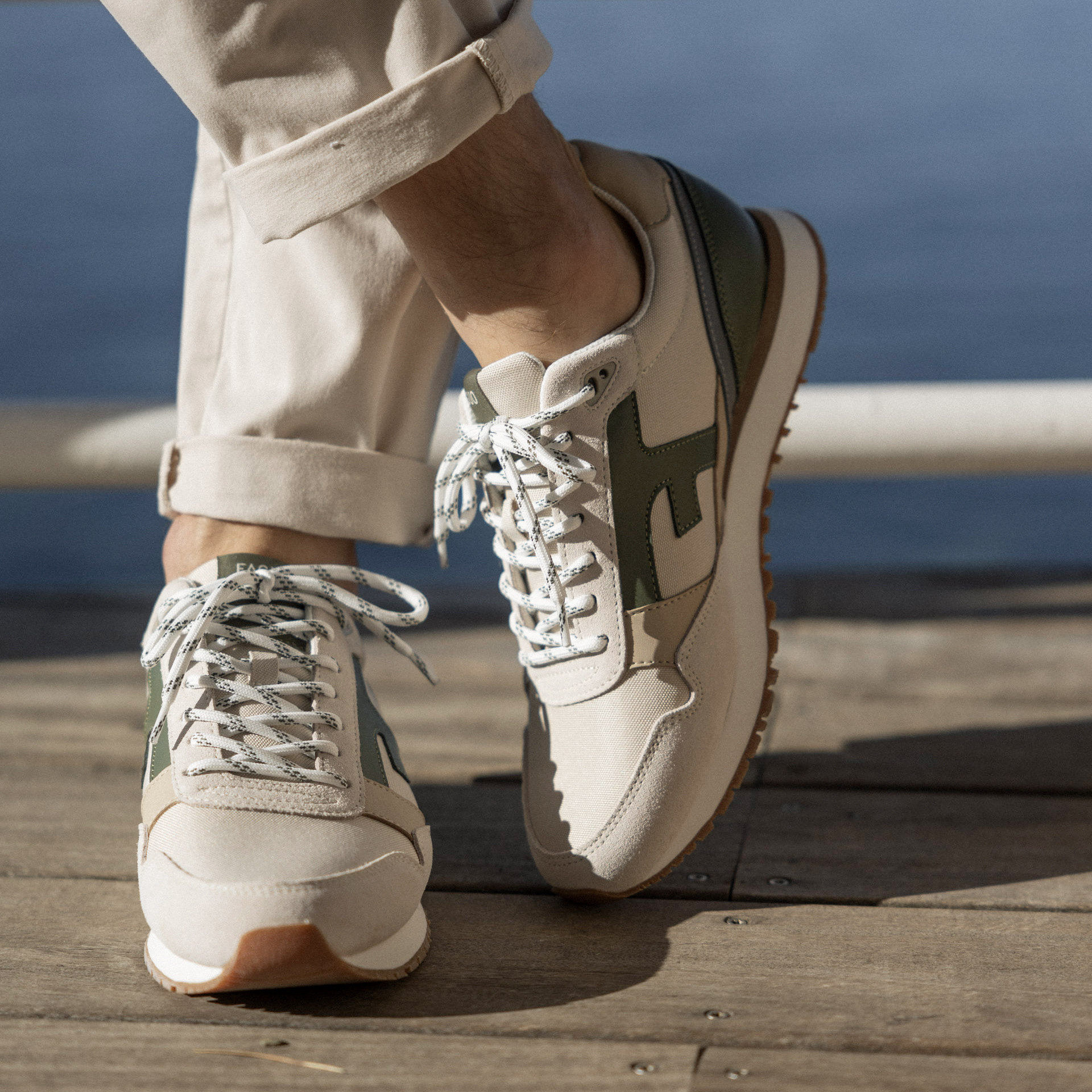 Runnings écrues & kaki polyester recyclé et suède - modèle elm