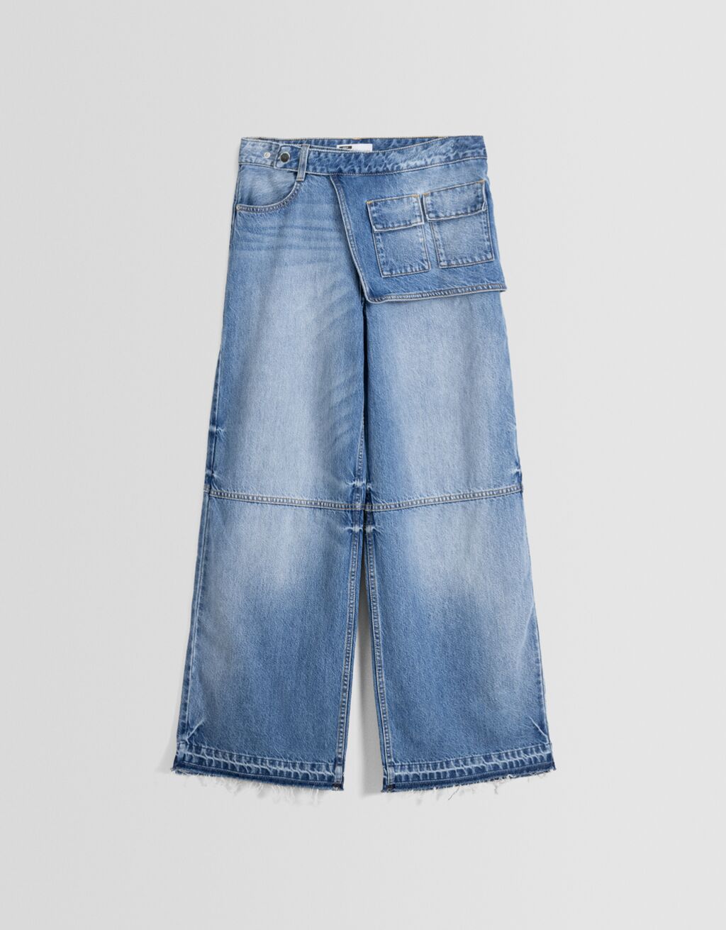 Calça jeans de perna larga com detalhe na cintura