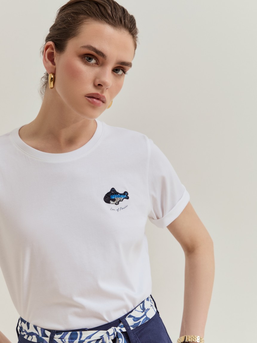 T-shirt de manga curta com peixe bordado