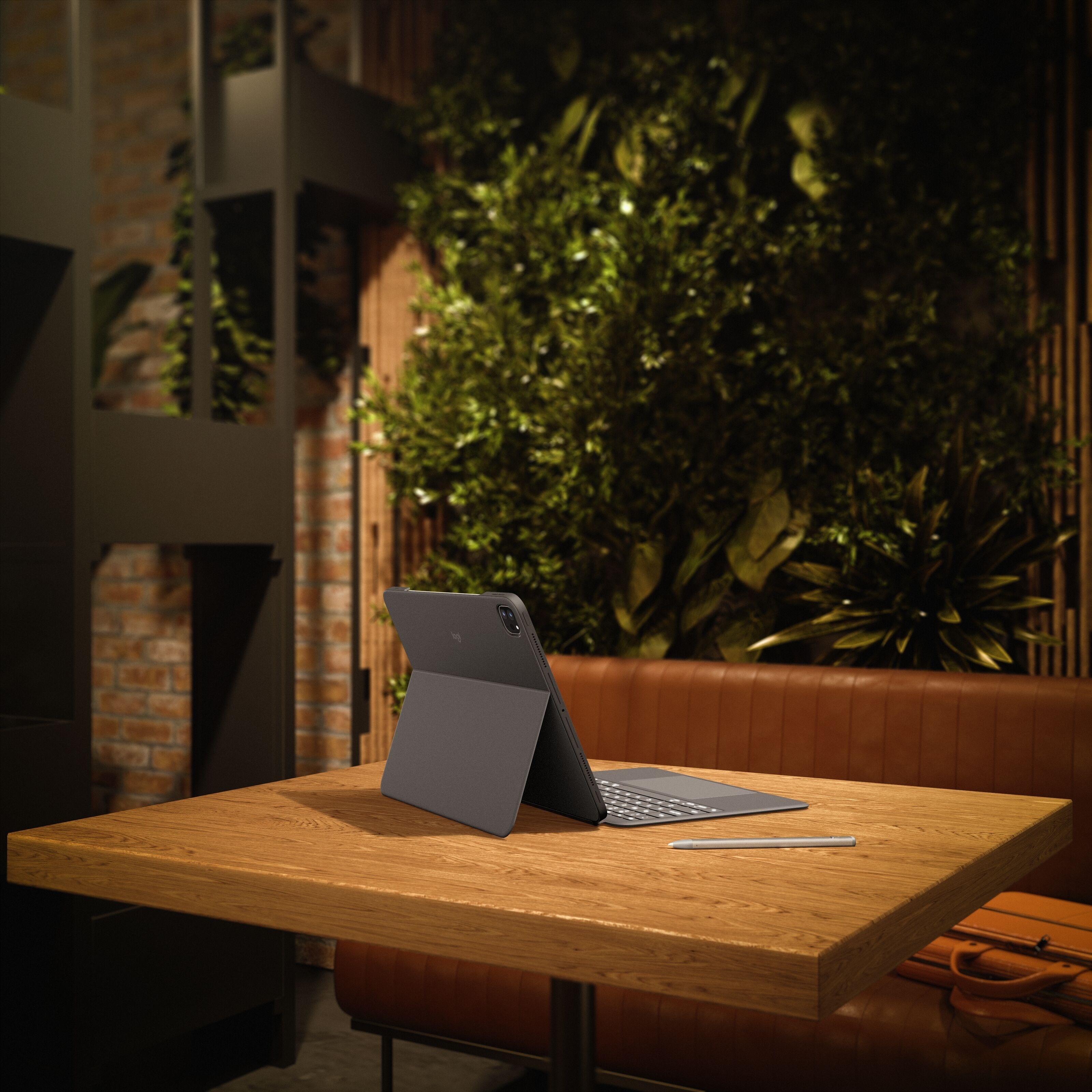 Logitech Logitech Combo Touch for iPad Pro 13